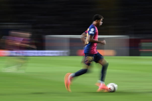 人工草坪与天然草坪足球场的造价对比