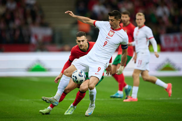 中国球迷热议：姆巴佩2021年身价是否被高估？