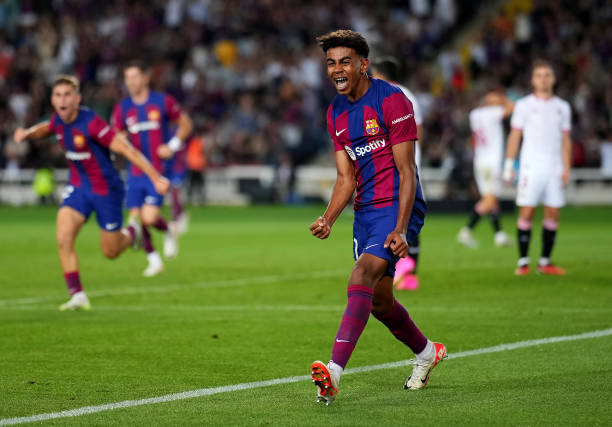 德甲2025官方用球解析：高科技材质如何提升比赛体验