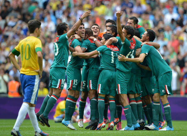 盘点足坛十大经典世界波破门，震撼全场！