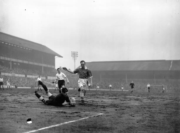 惊天逆转！门将倒挂金钩神扑点球技惊四座