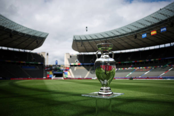 法国足球官网：独家专访、转会新闻与俱乐部资讯