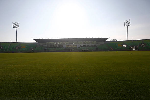 实战应用：在跑动中如何稳定地使用脚背外侧停高空球