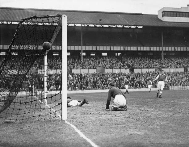 实况足球2017年度最强阵容推荐：攻守平衡才是王道