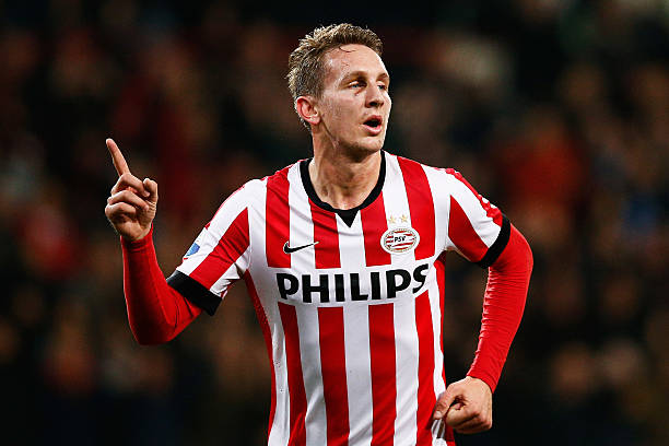 罗纳尔多中文含义探秘：名字背后的文化故事