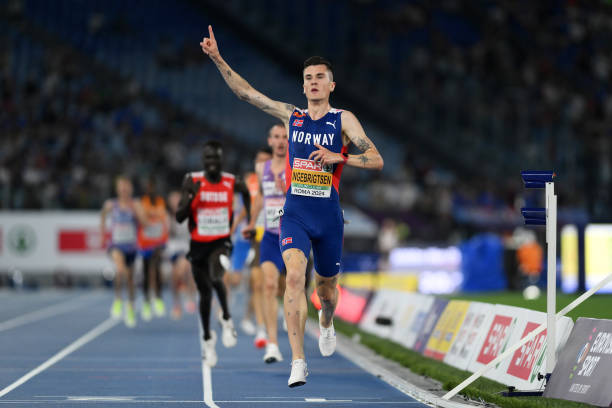 跳高必备基本功：姿势、助跑与起跳技巧详解