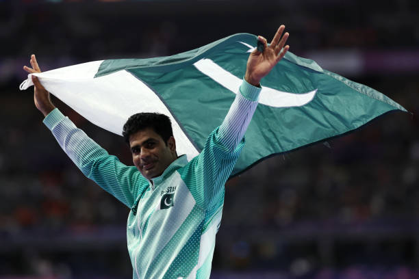 博尔特退役后的生活：从赛场到商业与慈善