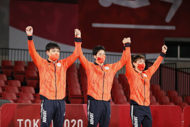 乒乓球擦边球解析:桌侧边球的判定与争议