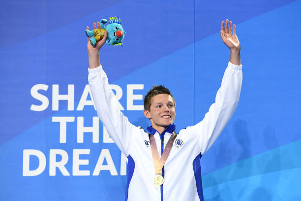 游泳教练工资结构解析：基本工资与课时费如何计算