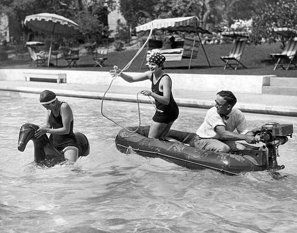 蛙泳腿部动作顺序解析：收、翻、蹬、夹的详细说明