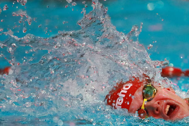 像鱼雷一样前进：高级自由泳选手的稳髋技巧精讲