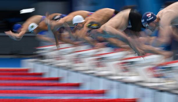 露天游泳池：放松身心的天堂还是细菌滋生的温床？