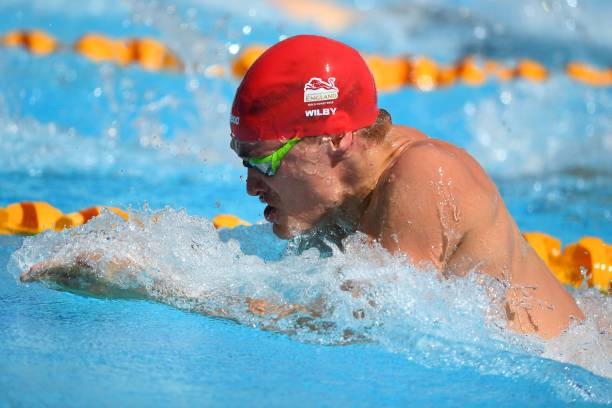 别再跳了!科学方法教你排出耳朵里的水