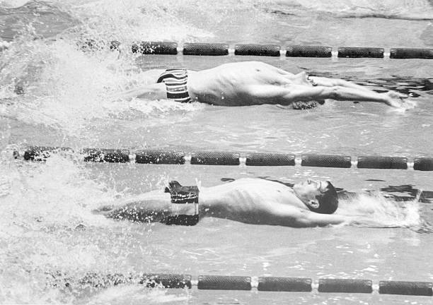 游泳赛事解说中常见术语解析与应用