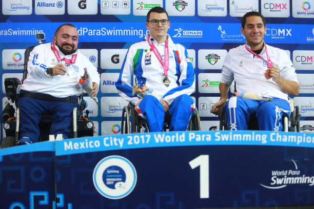 游泳初学者必看：高效蹬腿动作分解教学