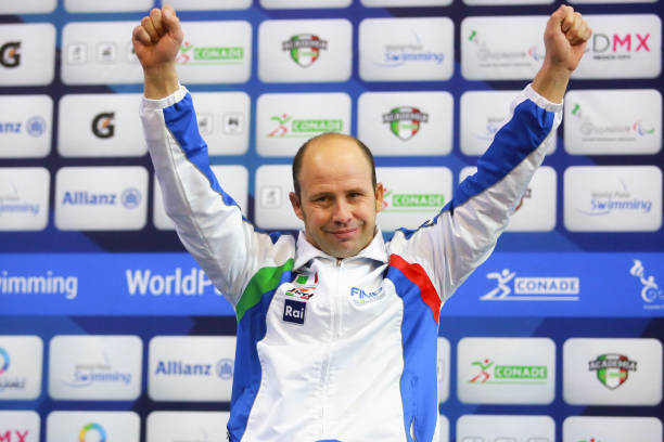 游泳转身技巧：轻松学会翻转动作