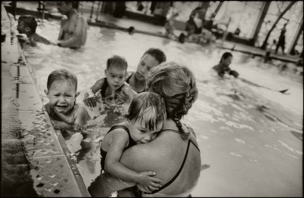 游泳池游泳感染艾滋病的可能性有多大?