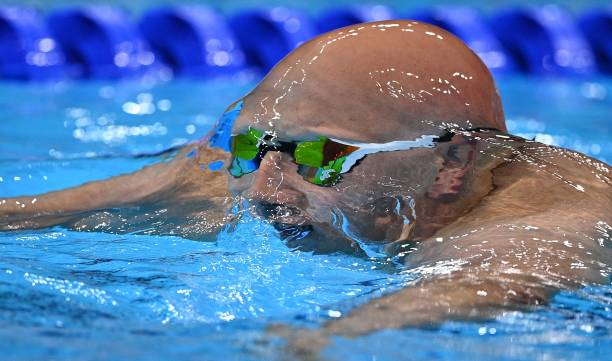 游泳减肥计划:一小时游多少米才能快速见效?