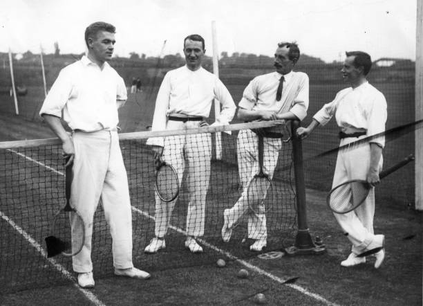 从新手到高手:接网球的全阶段指南