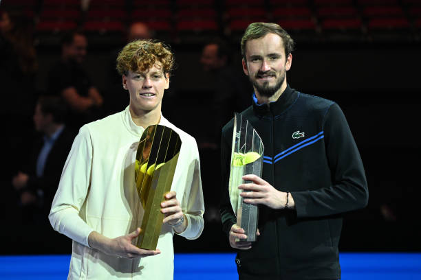 王新宇网球比赛技术分析：发球与底线战术解析