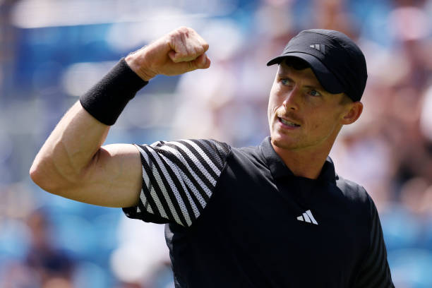 网球head中的教练哲学：龙崎教练与伴田教练的对比