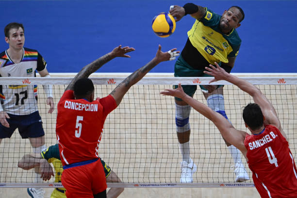 排球比赛每队上场6人，但为什么场上看起来人更多？