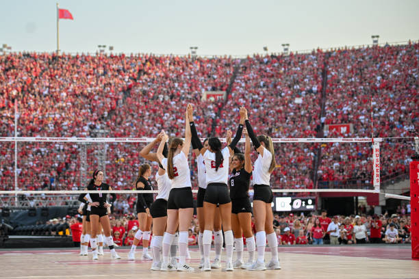 伤病影响与恢复：惠若琪和朱婷职业生涯的挑战与突破