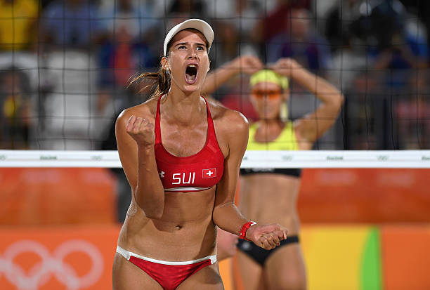 排球场地标准尺寸与区域划分示意图