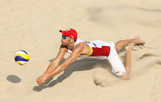 实战演练：中考排球垫球如何应对不同来球？