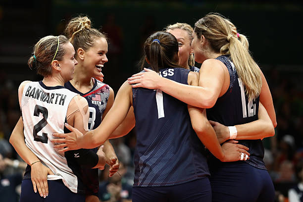 排球发球站位要求：第一裁判前是否是唯一合法位置？