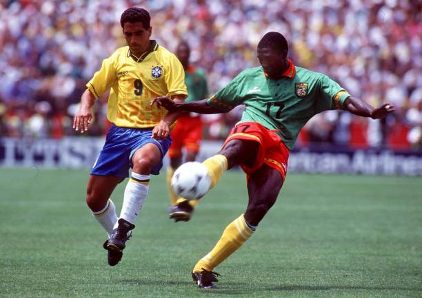 98年世界杯冠军归属：法国队击败巴西队捧杯